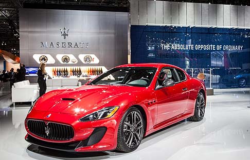 Maserati - Completano lofferta le versioni Centennial Edition della GranTurismo MC Stradale e della GranCabrio MC. 