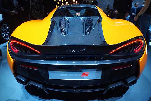 Supercar a NYAS 2015 - Supercar McLaren 570S con prestazioni assolutamente eccezionali: da 0 a 100 km/h in 3,2 s con una velocit massima di 328 Km/h