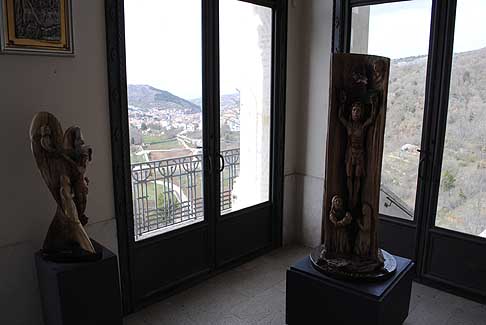 Padre Pio - Interno Abbazia di San Metteo Apostolo e valle