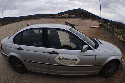 Padre Pio - BMW 320 Sport di Automania nel pacheggio del Parco dei Dinosauri a Borgo Celano