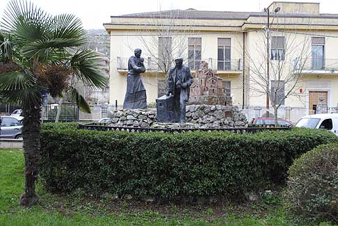 Padre Pio - Piazza e monumento San Marco in Lamis