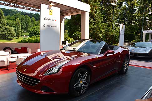 Supercar che sucesso a Parco Valentino - Ferrari California T a Parco Valentino. Pi di 300 mila visitatori alla prima edizione di Salone & Gran Premio che ha visto la presenza di 25 Case automobilistiche