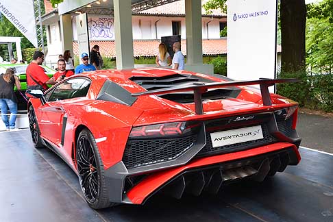 Supercar che sucesso a Parco Valentino - Lamborghini Aventador SV e tanti pezzi unici a rappresentare la bellezza del made in Italy