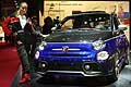 Abarth 595 hostess con tuta al Salone di Parigi 2016