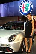 Alfa Romeo Mito e hostess al Salone di Parigi 2016