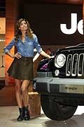 Jeep Wrangler e hostess al Salone di Parigi 2016