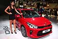 Kia Rio e hostess al Salone Internazionale dellAuto di Parigi 2016