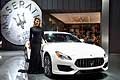 Maserati Quattroporte GranSport e hostess al Salone di Parigi 2016