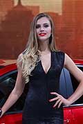 Bellissima Modella stand Kia al Parigi Motor Show 2016