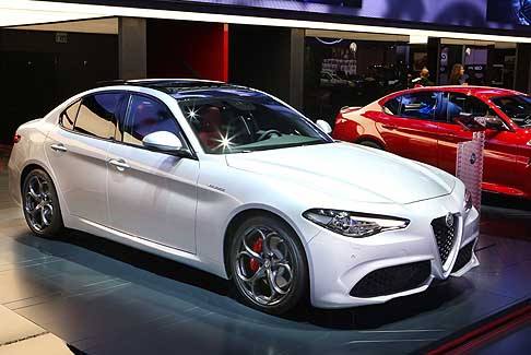 Alfa Romeo - Alfa Romeo Giulia Veloce con cambio automatico a 8 marce ed una trazione integrale Q4