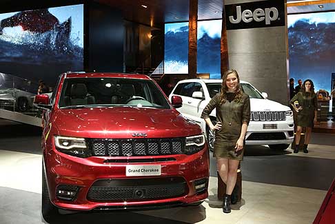 Suv Parigi Motor Show 2016 - Jeep Grand Cherokee SRT suv esposto a Parigi 2016