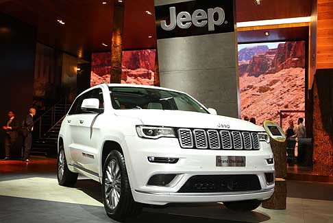 Suv Parigi Motor Show 2016 - Jeep Grand Cherokee Summit con un nuovo look a Parigi 2016