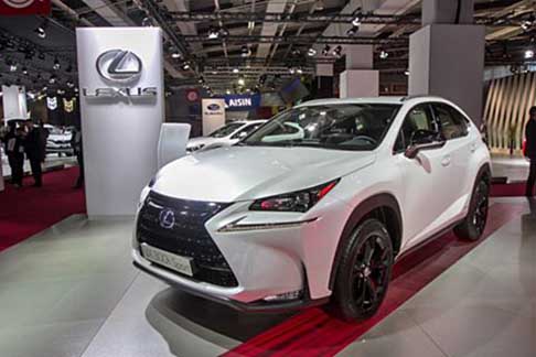 Lexus NX 300h Sport - Lusso senza compromessi, design moderno e avveniristico, soluzioni avanzate per i propulsori e molto altro caratterizzano da sempre la gamma del costruttore nipponico Lexus, che a Parigi stupisce il parterre di visitatori