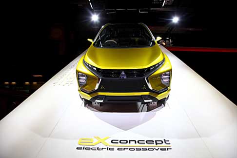 Mitsubishi  - Mitsubishi eX Concept sintetizza la visione futura di un SUV compatto alimentato da un propulsore EV (elettrico). 