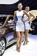 Sexy ragazze dei saloni: Belle ragazze e Hyundai i20 al Salone di Parigi 2014