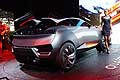 Pegeout Quartz concept si presenta con tagli netti della carrozzeria ed un aspetto decisamente pi moderno e futuristico