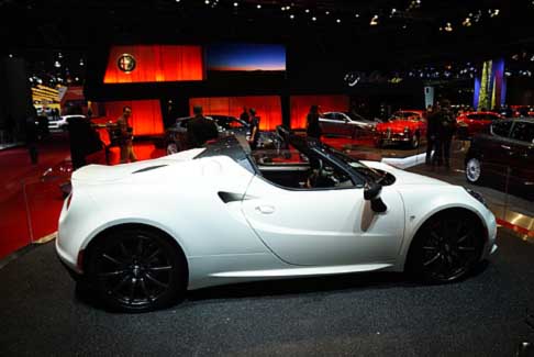 Alfa Romeo - Ulteriore protagonista dellesposizione  lAlfa Romeo 4C Spider nellesclusiva livrea Bianco Lucido Tristrato.