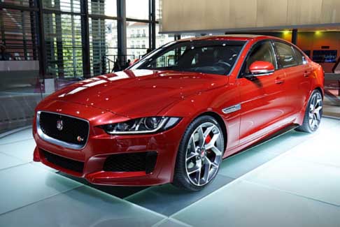 Jaguar - Jaguar XE con motore innovativo Diesel Ingenium da 2,0 litri