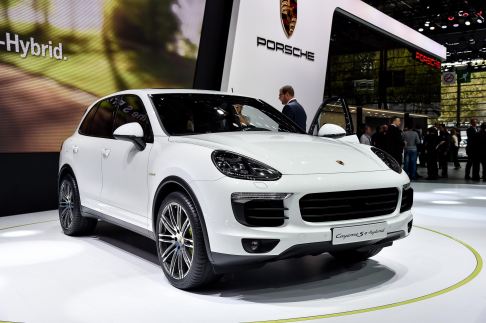 Porsche - Porsche Cayenne S E-Hybrid primo suv di alto livello a trazione ibrida plug-in