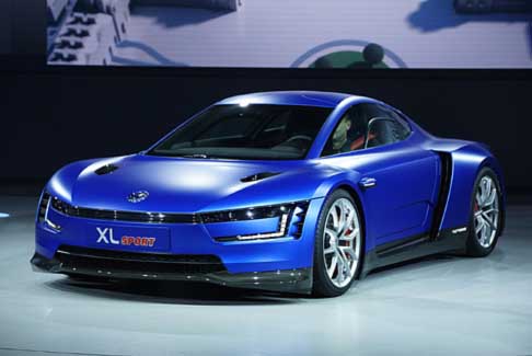 Volkswagen - Volkswagen XL Sport rispetto alla XL1 i tecnici di Wolfsburg hanno dovuto necessariamente modificare per la versione sportiva