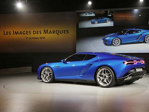 Lamborghini - La livrea dal colore glitterato Blue Elektra della Asterion insieme al nuovo design ne riflettono il contenuto tecnologico.