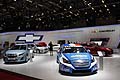 Chevrolet Cruze sedan sulla sinistra e la Cruze WTCC race car al Paris Motor Show 2012