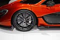 McLaren P1 ruota e fiancata anteriore della super sportiva al Paris Motor Show 2012