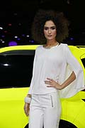 Girls e auto Peugeot 2008 Concept al Paris Motorshow 2012