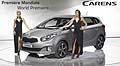 Girls che affiancano la new Kia Carens al Paris Motor Show 2012