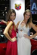 Ragazze dello stand Abarth al Paris Motor Show 2012