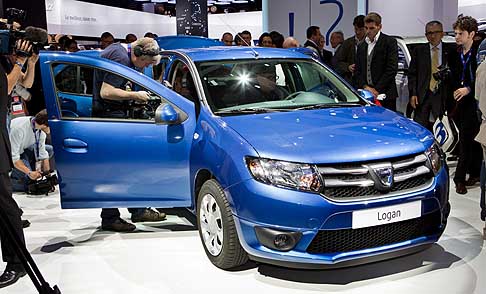 Dacia - La Nuova Logan resta unautentica familiare, che offre massimo comfort e praticit a 5 adulti, proponendo un vantaggioso rapporto prezzo/abitabilit. 