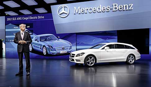 Mercedes-Benz - Mercedes-Benz at the Mondial de lAutomobile 2012 in Paris: Dr. Dieter Zetsche, Chairman of the Daimler Board of Management and Head of Mercedes-Benz Cars with the new CLS Shooting Brake