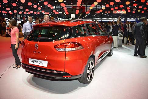 Renault - La gamma Clio propone ulteriori versioni inedite, come, ad esempio, la nuova Renault Clio Break, una delle rivelazioni dello stand. 