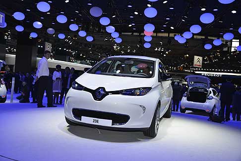 Renault - Svelata in anteprima mondiale al Salone di Ginevra 2012, ritroviamo a Parigi la Renault ZOE. 