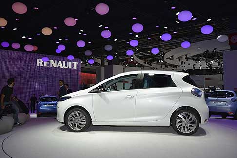 Renault - Renault ZOE offre lautonomia pi elevata della sua categoria, superiore a 200 km grazie al sistema Range OptimiZEr. 