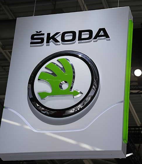 Skoda -  Continua loffensiva sul mercato del brand Skoda, che al Mondial de lAutomobile di Parigi, presenta la nuova Rapid, che completa la gamma delle berline, andando a collocarsi tra le vetture Fabia e Octavia. 