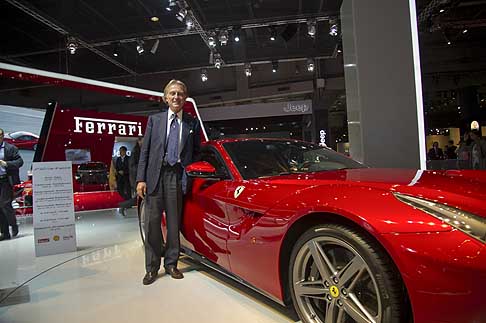 Ferrari - Ferrari F12berlinetta motore v12 con Montezemolo al Salone di Parigi 2012