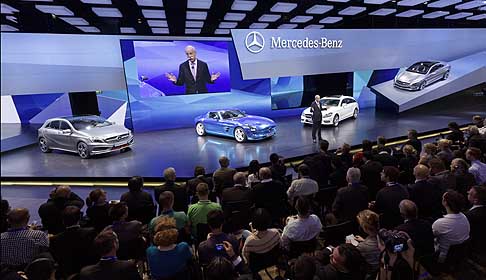 Mercedes-Benz - Press day allo stand Merceds-Benz al Paris Motor Show 2012 con le novit eletriche