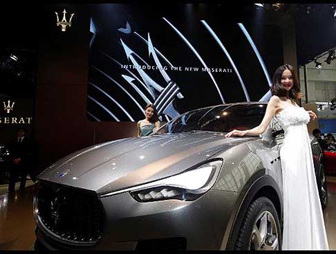 Maserati - Maserati Kubang concept SUV e hostess al Beijing Autoshow 2012