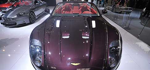 Aston Martin - Aston Martin DBS Volante equipaggiata con il famoso 12 cilindri a V made in Gaydon capace di 517 cavalli e 570 Nm