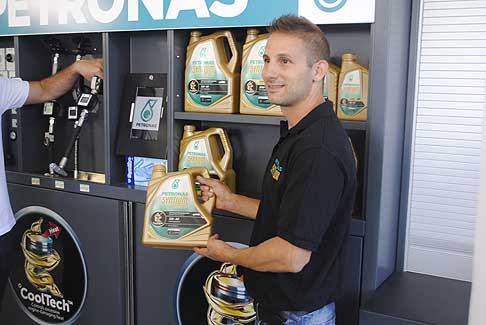 Petronas Syntium con tecnologia CoolTech - Olio Petronas Syntium 3000