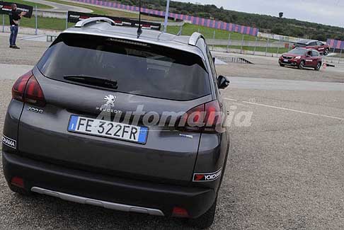 Peugeot Driving Experience 2016 - Peugeot 2008 suv Pure Tech al Peugeot Driving Experience 2016 allAutodromo del Levante sul circuito di Binetto