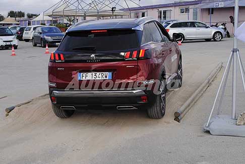 Peugeot Driving Experience 2016 - Peugeot 3008 suv con funzione Peugeot Grip Control al Peugeot Driving Experience allAutodromo del Levante