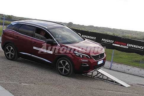 Peugeot Driving Experience 2016 - Peugeot 3008 suv su rampe e pedane al Peugeot Driving Experience allAutodromo del Levante