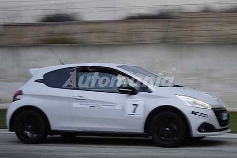 Peugeot Driving Experience 2016 - Peugeot 208 Gti by Peugeot Sport in corsa al Peugeot Driving Experience allAutodromo del Levante