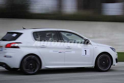 Peugeot Driving Experience 2016 - Test drive in pista con il Peugeot Driving Experience 2016 allAutodromo del Levante