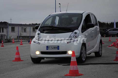 Peugeot - Peugeot iOn provata da Automania, agile e maneggevole