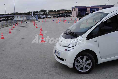 Peugeot - Peugeot iOn test drive presso lAutodromo del Levante 2016