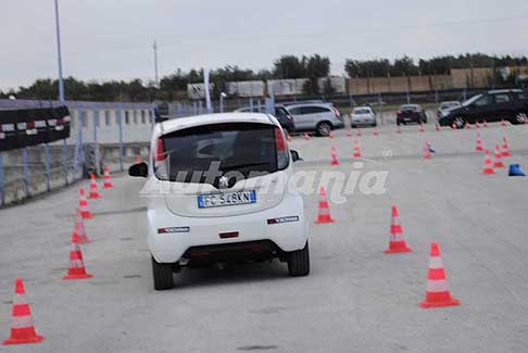 Peugeot - Test drive per la mobilit sostenibile con la Peugeot iOn auto elettrica