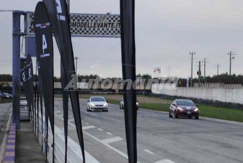 Peugeot Driving Experience 2016 - Test drive sul rettilino in pista al Peugeot Driving Experience 2016 all´Autodromo del Levante